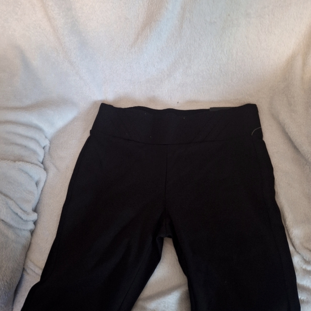 Roz and Ali size small black leggings